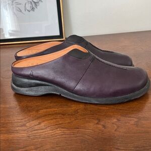 Murtosa Women’s Leather Slip-On Clogs in Plum size 42 EU